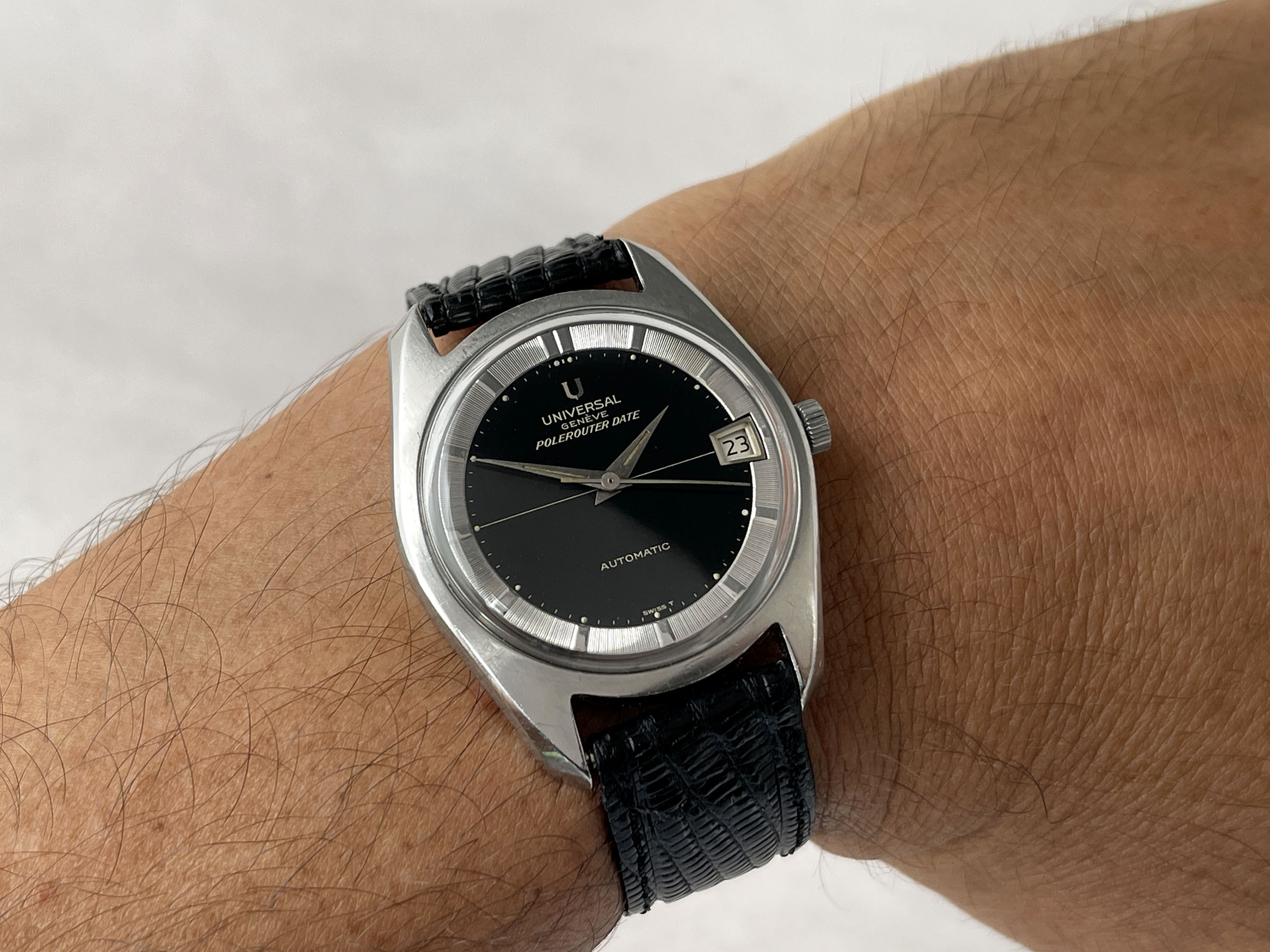 UNIVERSAL GENÈVE POLEROUTER DATE 1966 - Reloj vintage suizo automático Calibre 69 Ref. 869113/01 *** IMPRESIONANTE ESFERA NEGRA BRILLANTE ***