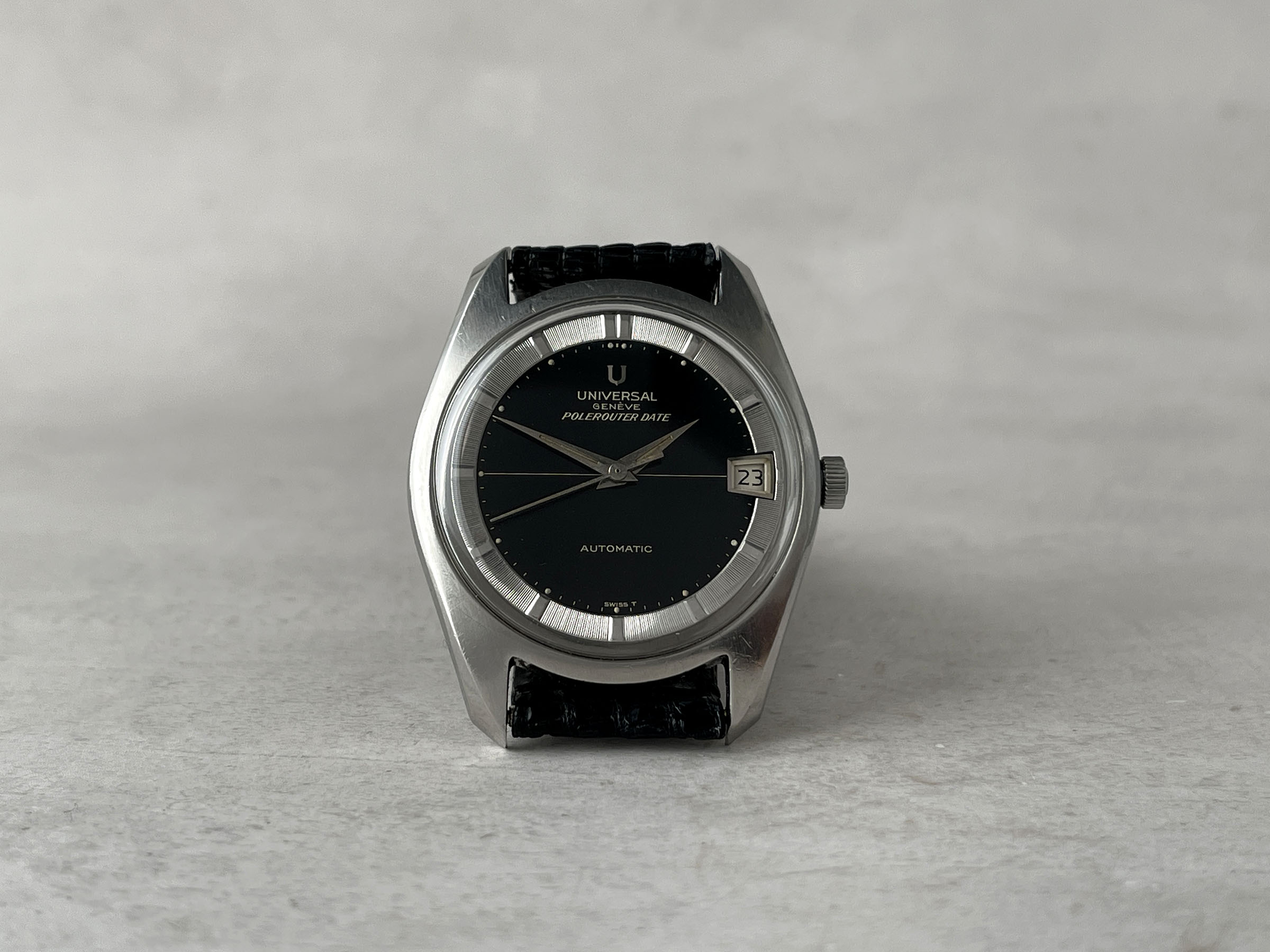 UNIVERSAL GENÈVE POLEROUTER DATE 1966 - Reloj vintage suizo automático Calibre 69 Ref. 869113/01 *** IMPRESIONANTE ESFERA NEGRA BRILLANTE ***