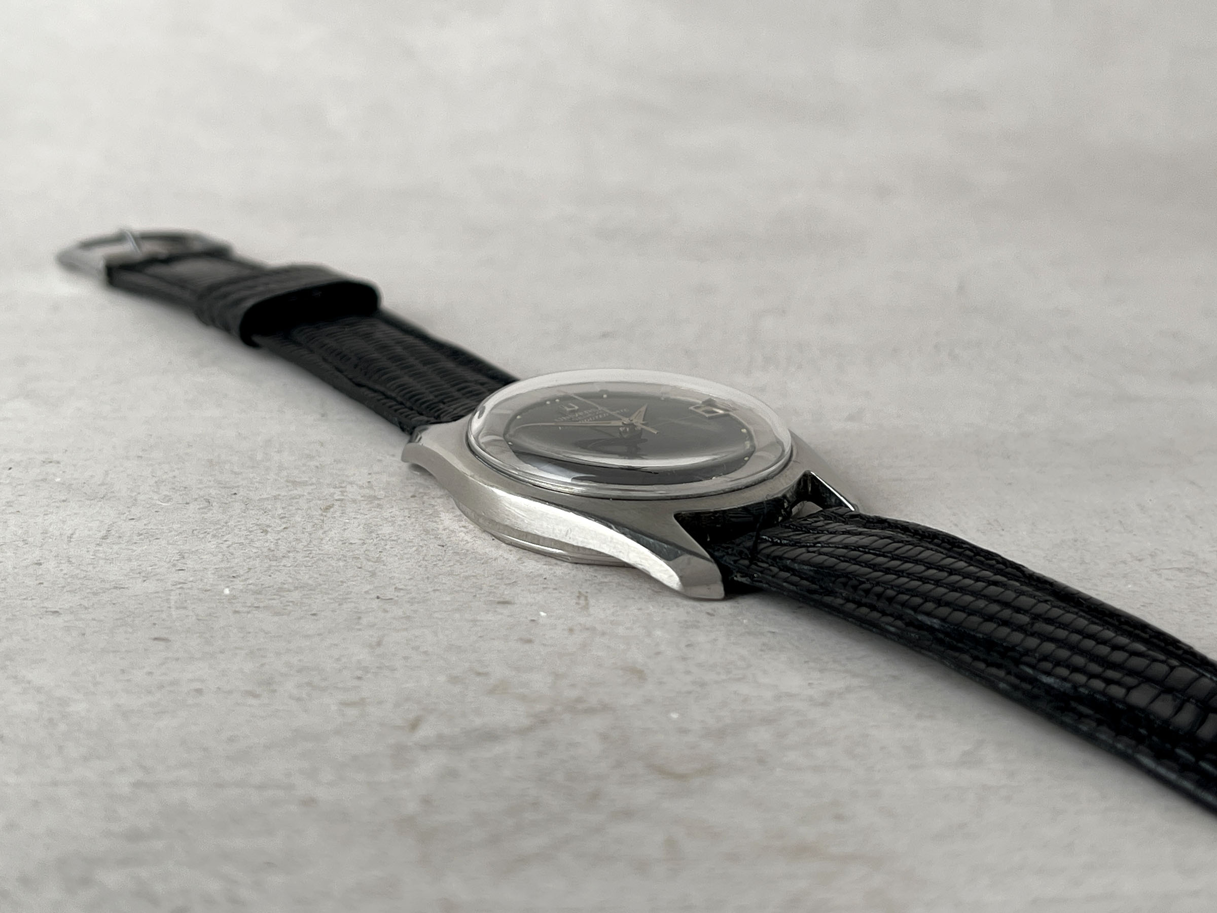 UNIVERSAL GENÈVE POLEROUTER DATE 1966 - Reloj vintage suizo automático Calibre 69 Ref. 869113/01 *** IMPRESIONANTE ESFERA NEGRA BRILLANTE ***