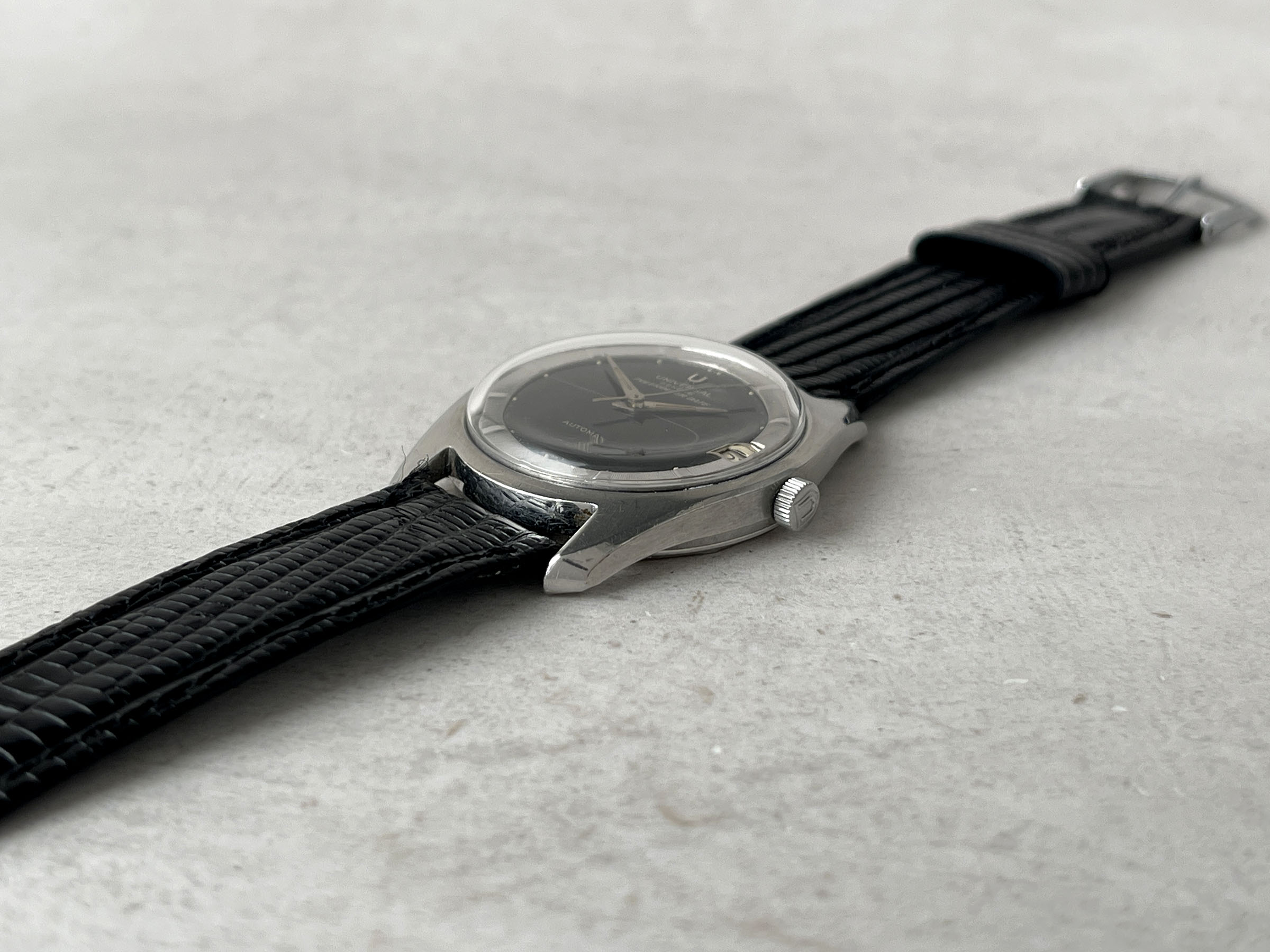 UNIVERSAL GENÈVE POLEROUTER DATE 1966 - Reloj vintage suizo automático Calibre 69 Ref. 869113/01 *** IMPRESIONANTE ESFERA NEGRA BRILLANTE ***