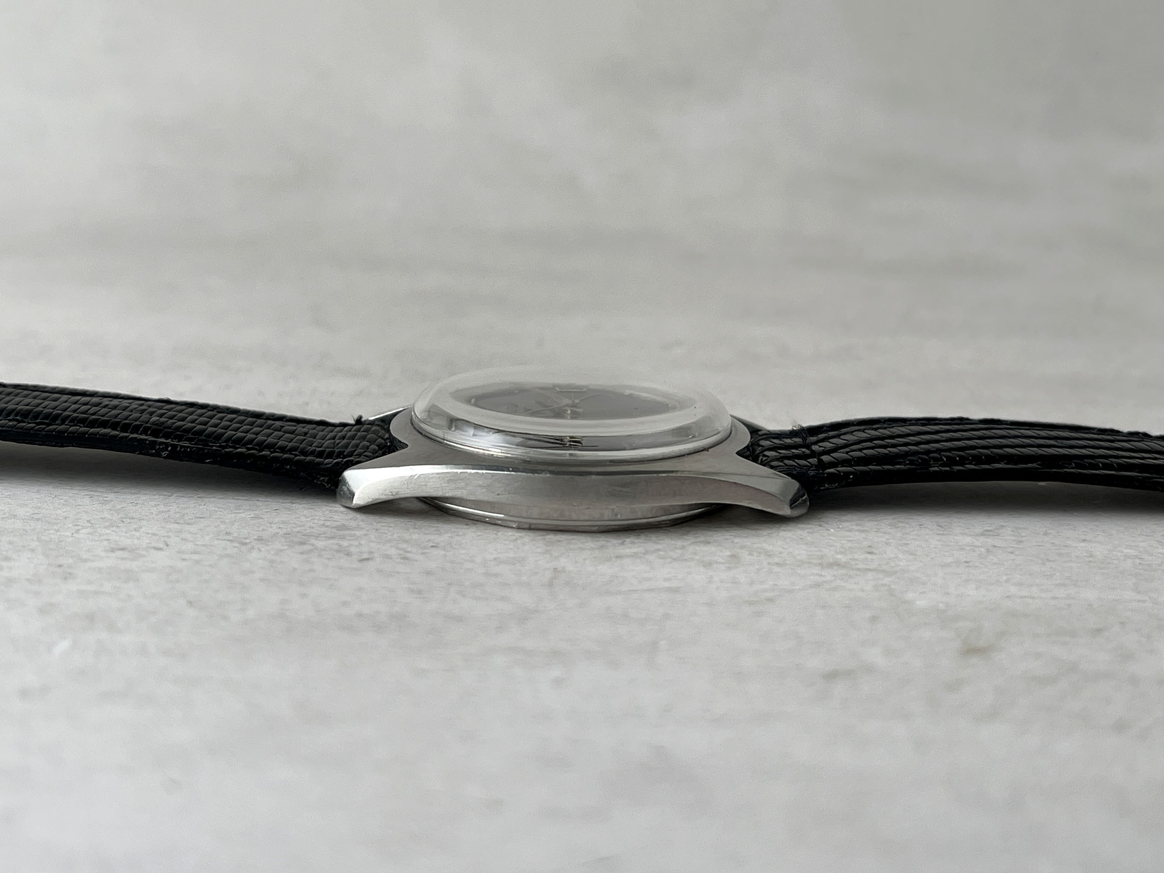 UNIVERSAL GENÈVE POLEROUTER DATE 1966 - Reloj vintage suizo automático Calibre 69 Ref. 869113/01 *** IMPRESIONANTE ESFERA NEGRA BRILLANTE ***